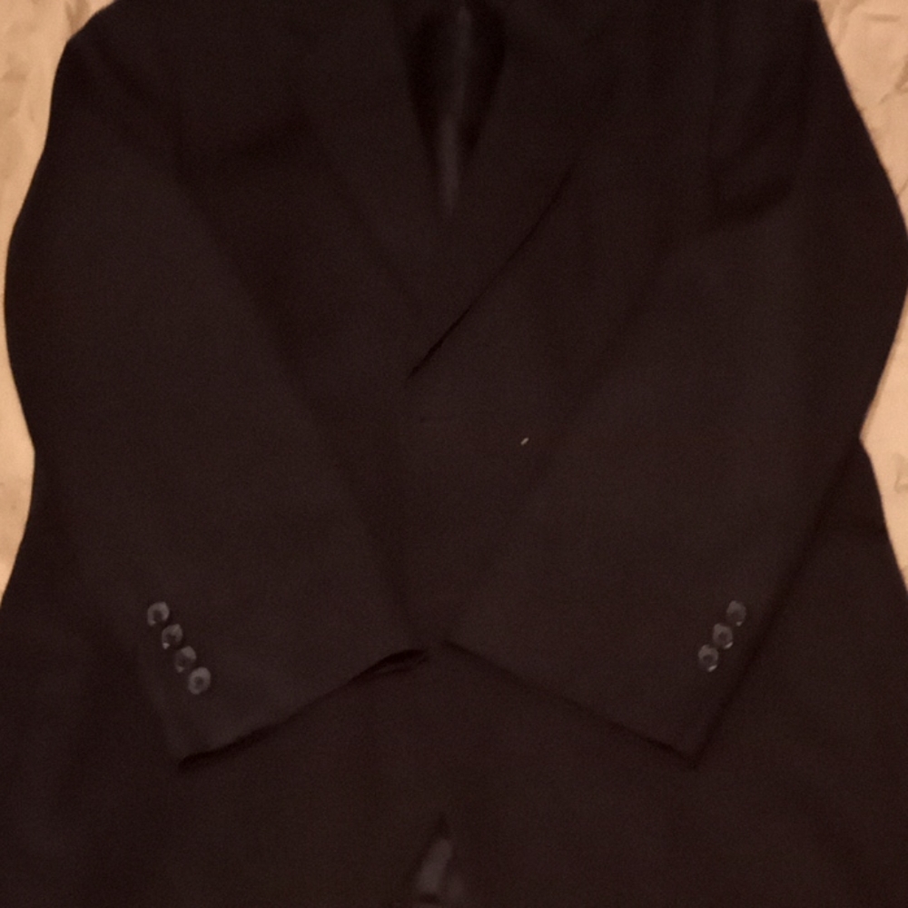 Suits - Picture 11 of 16